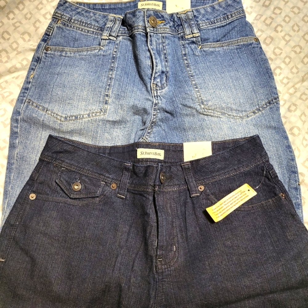 NEW Ladies's Size 8 Jean Shorts - St. John's Bay - Denim Bermuda - Lot of 2 - Picture 2 of 3